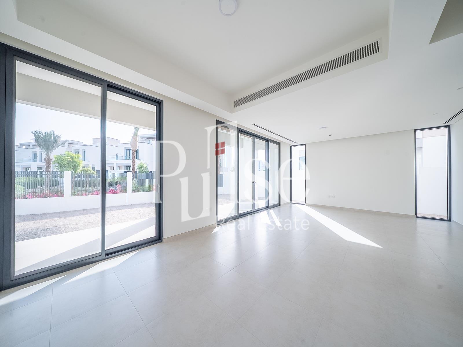 Premium 4BR Villa | Backing onto the park