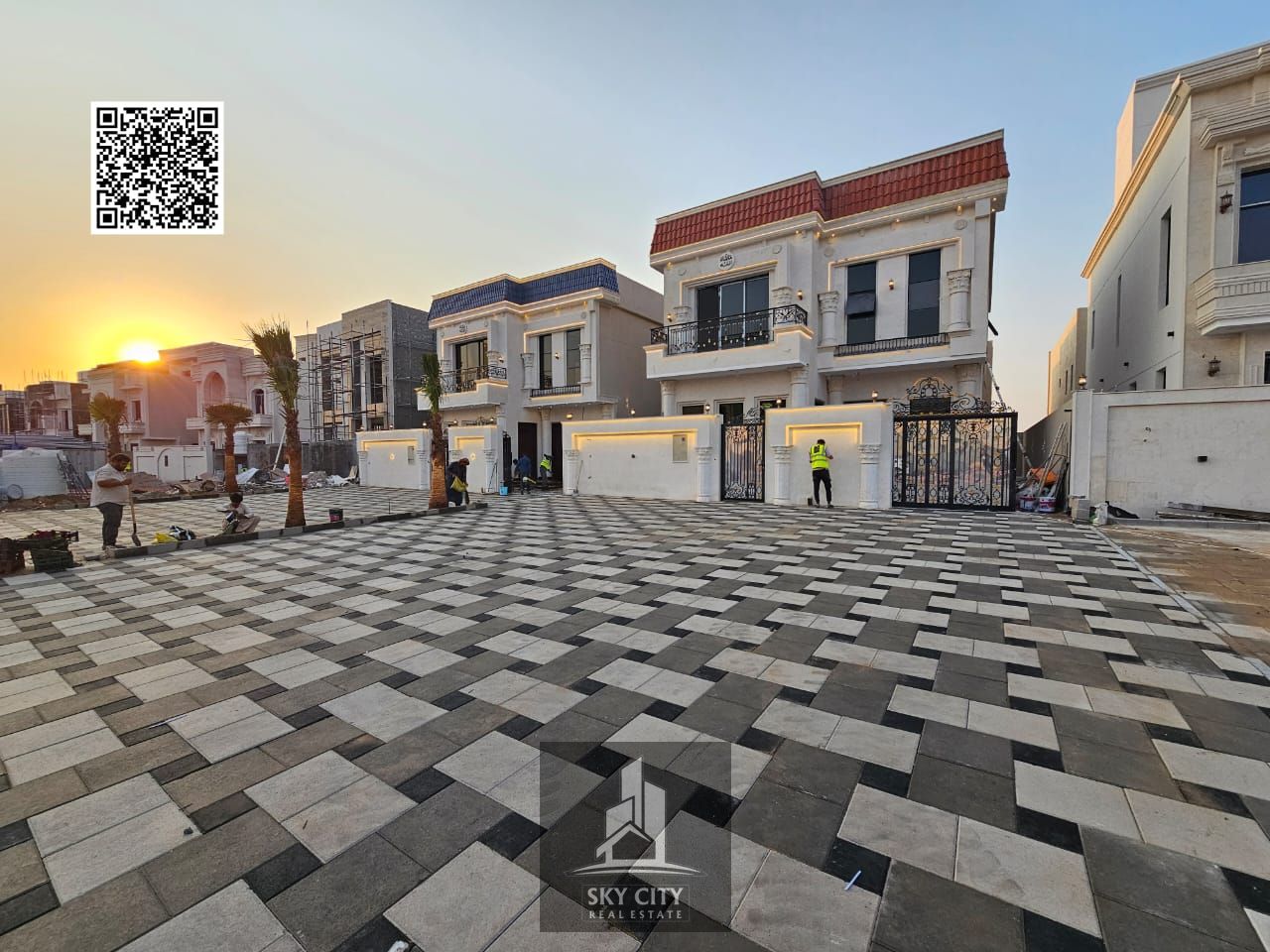 A unique opportunity to own a luxurious villa in a prime location on a main street with a 25-meter setback, featuring a modern design and high-quality