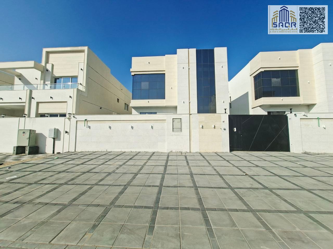 Own your dream villa in the heart of Ajman, close to all amenities, including registration fees. 5 master bedrooms with a private pool.