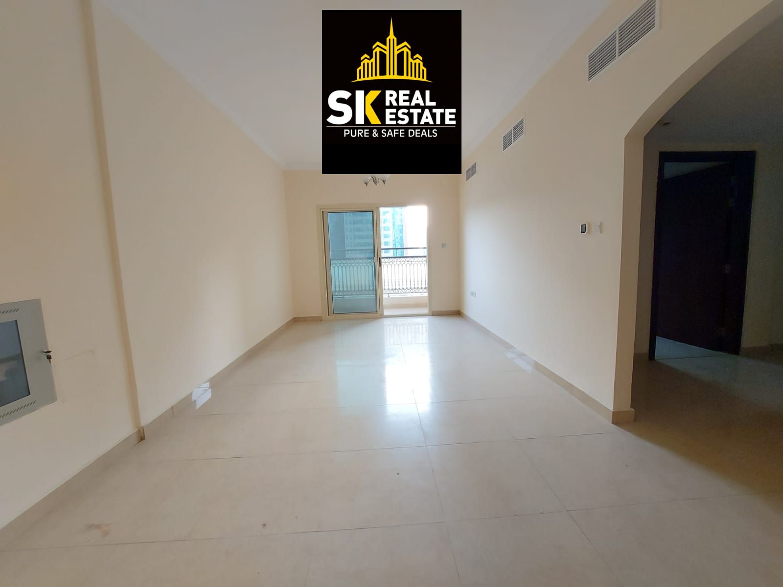 SPACIOUS & OPEN VIEWS 3BHK / RENT 60K WITH FREE PARKING / EASY EXIT TO DUBAI