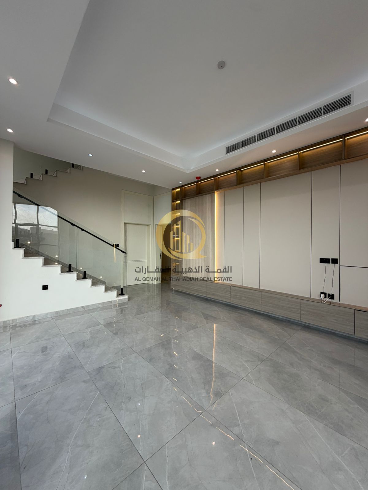 Villa for sale in Al-Houshi, directly opposite the park, high-end finishing, and an amazing price