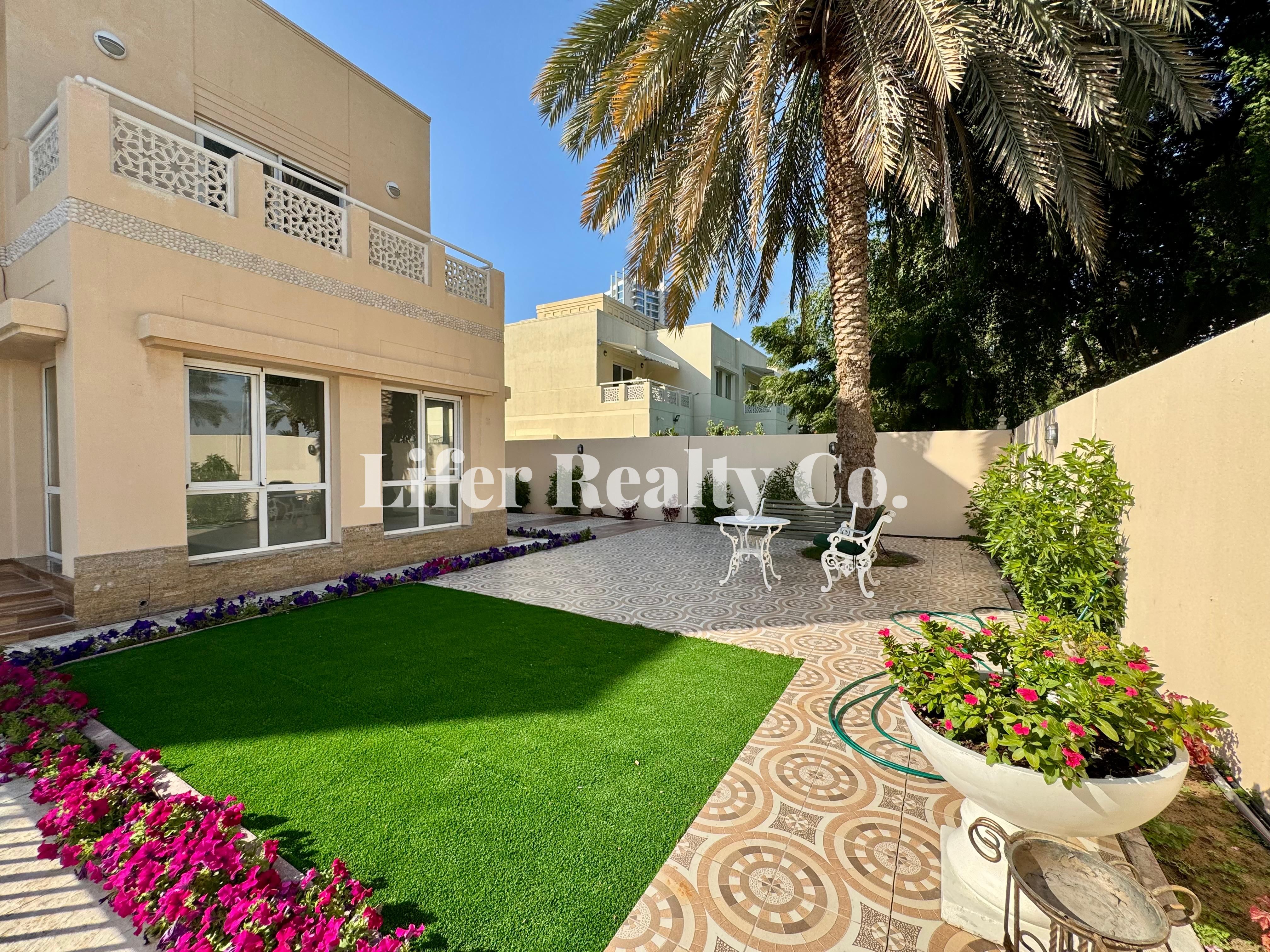 PRIVATE POOL | SINGLE ROW | VACANT | TYPE 9
