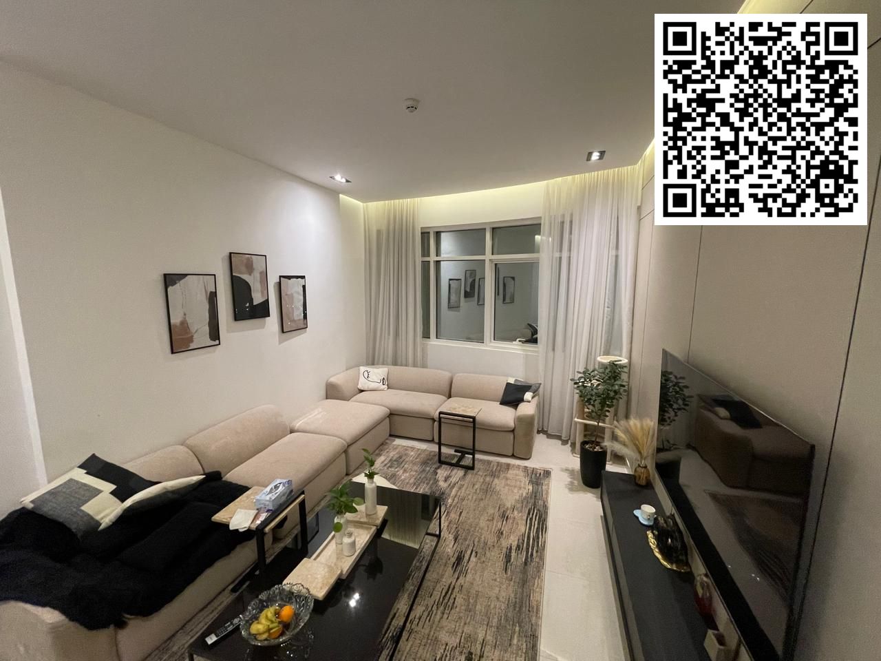 Apartment for sale in Gulf Tower - Emirates City. Two bedrooms, living room, two bathrooms, balcony with a stunning view. 11th floor. Area: 1185 sq ft