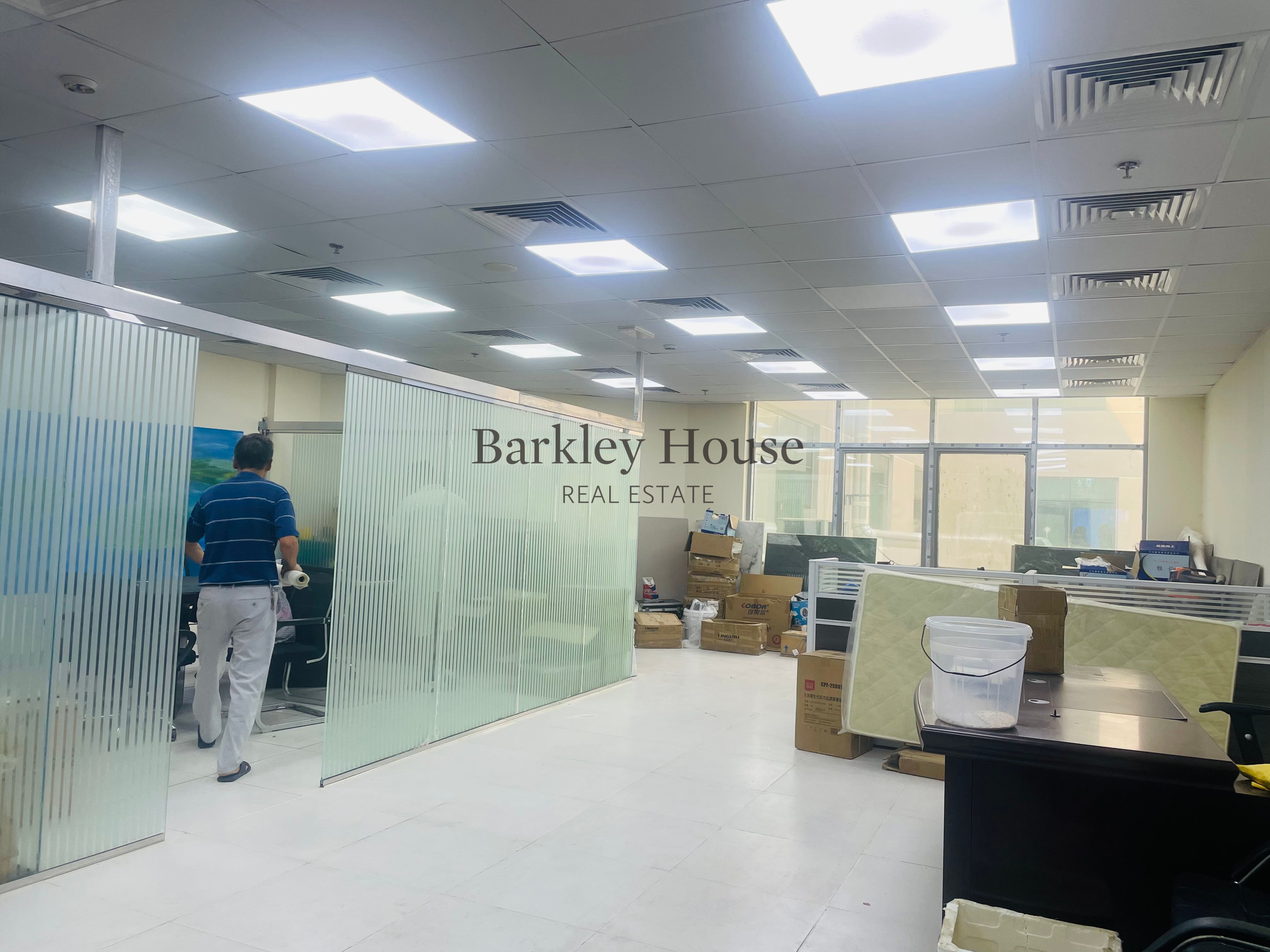 Frontline Office in DIP for Sale | Fitted | Next to LiftI Ready to Move In