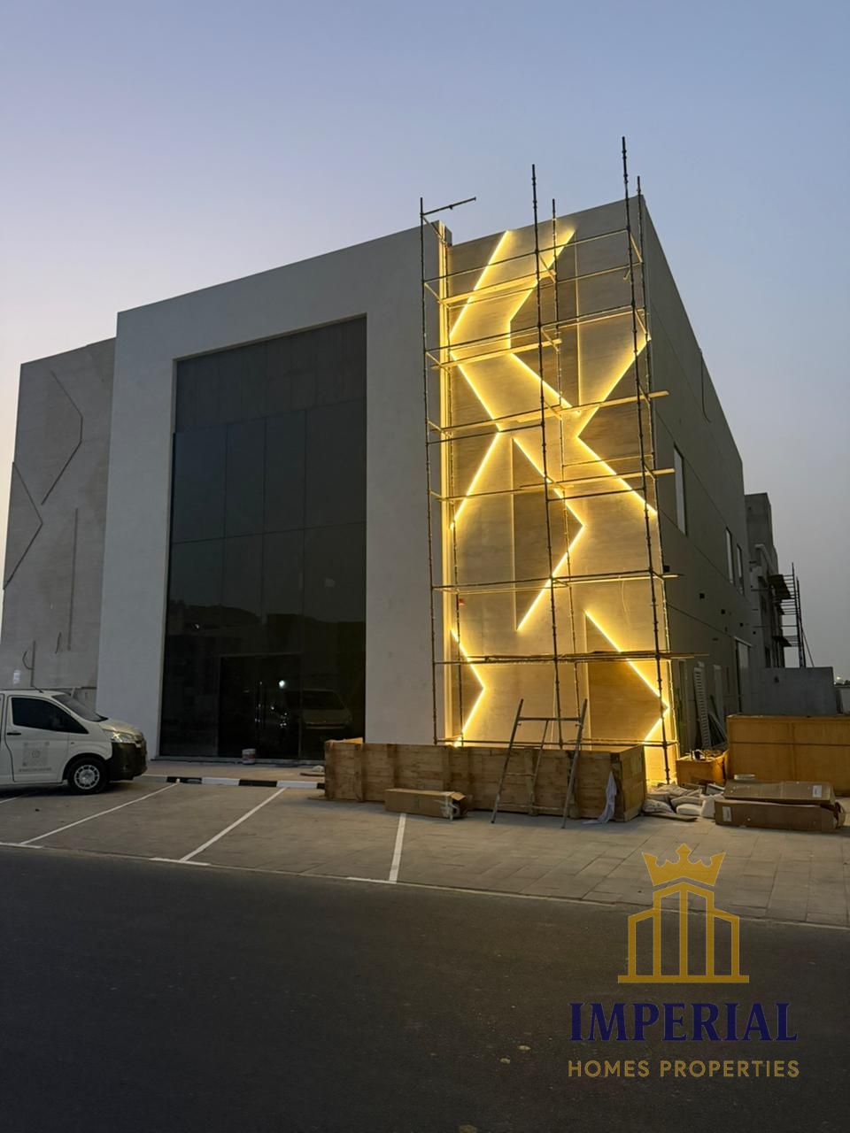 Warehouse for rent in Al Jurf Industrial Area, Ajman, with a mezzanine and 240 kW electricity. Suitable for all activities.