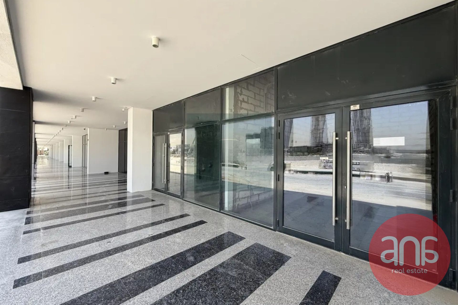 VACANT | READY TO MOVE | PRIME LOCATION