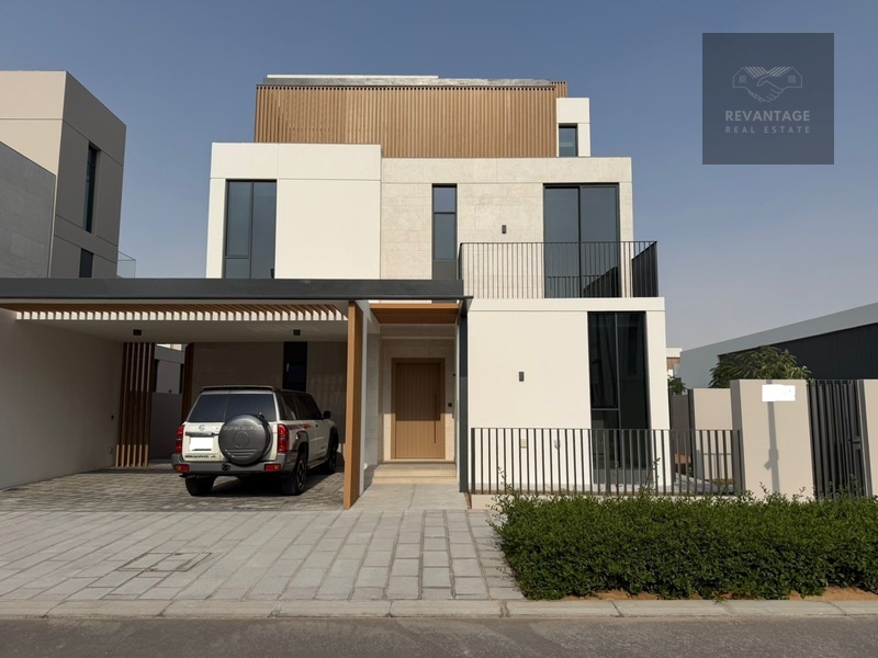 4BR Villa I On the Pool and Park I Luxury Living