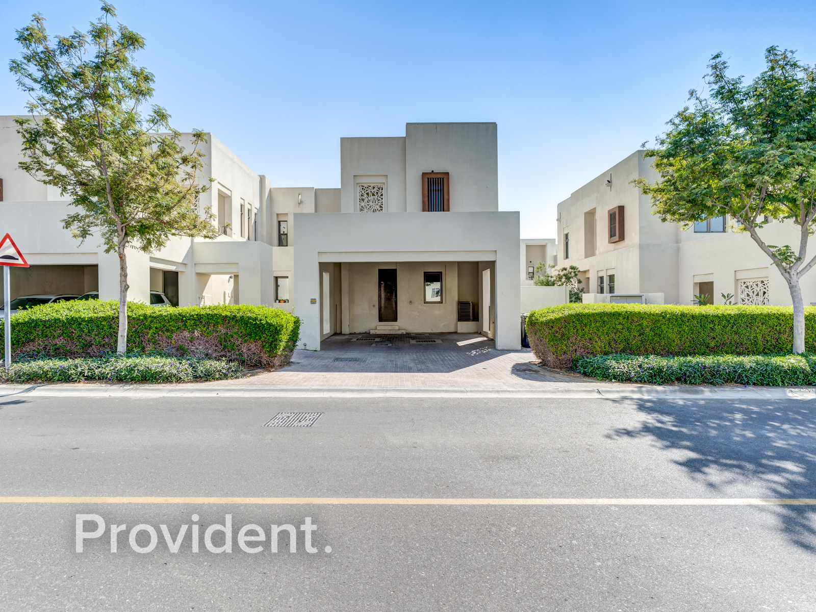 Prime Location | Corner Unit Close to Park / Pool