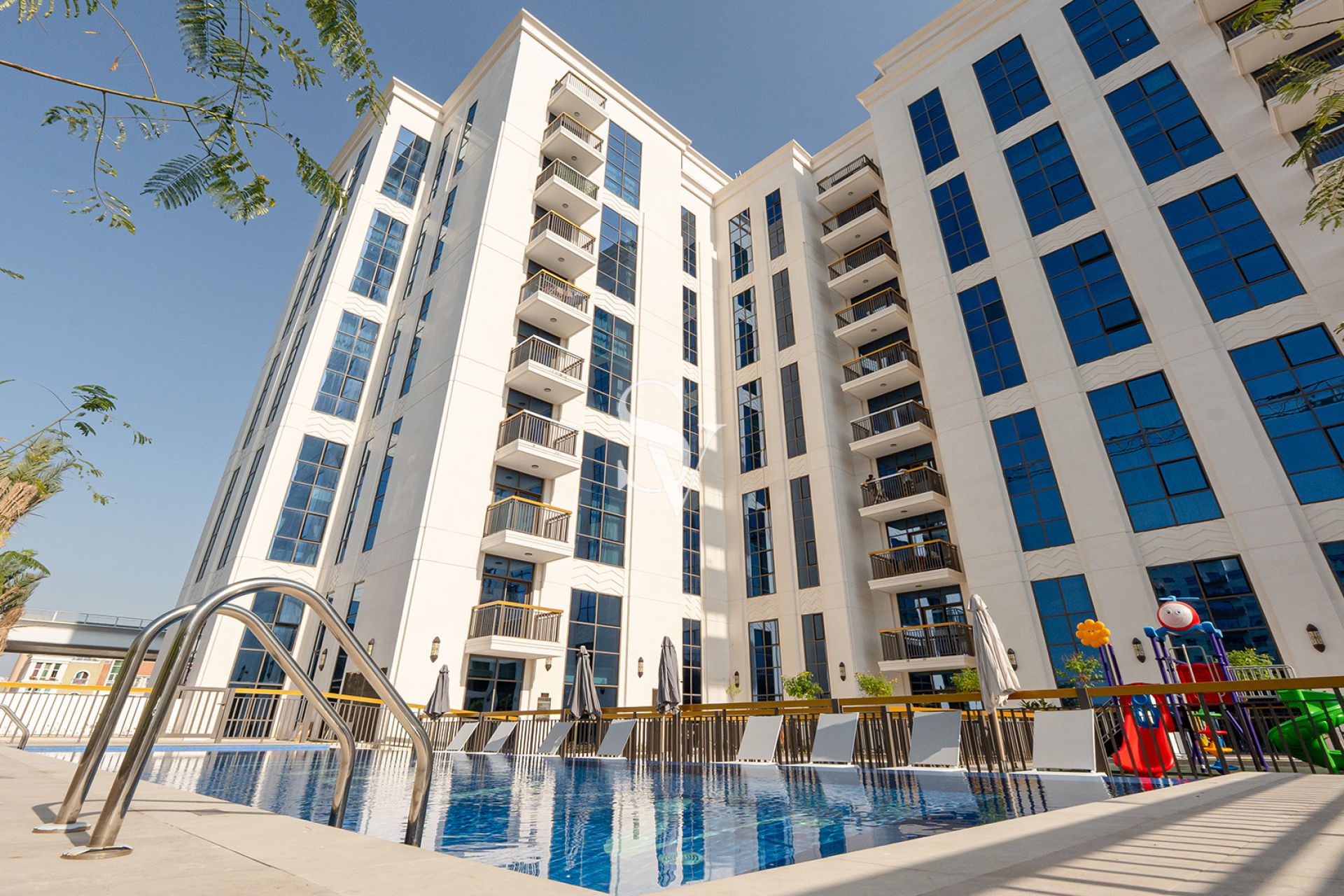 Luxury 1BR | Large Balcony | Metro and School View