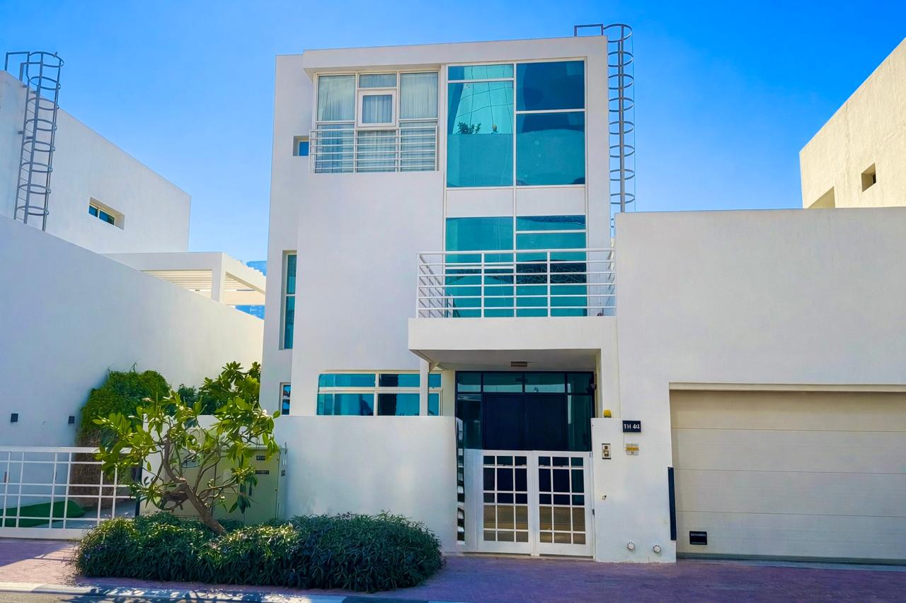 Freehold | G+2 | Private Pool & Lift | Fully Upgraded | Vacant