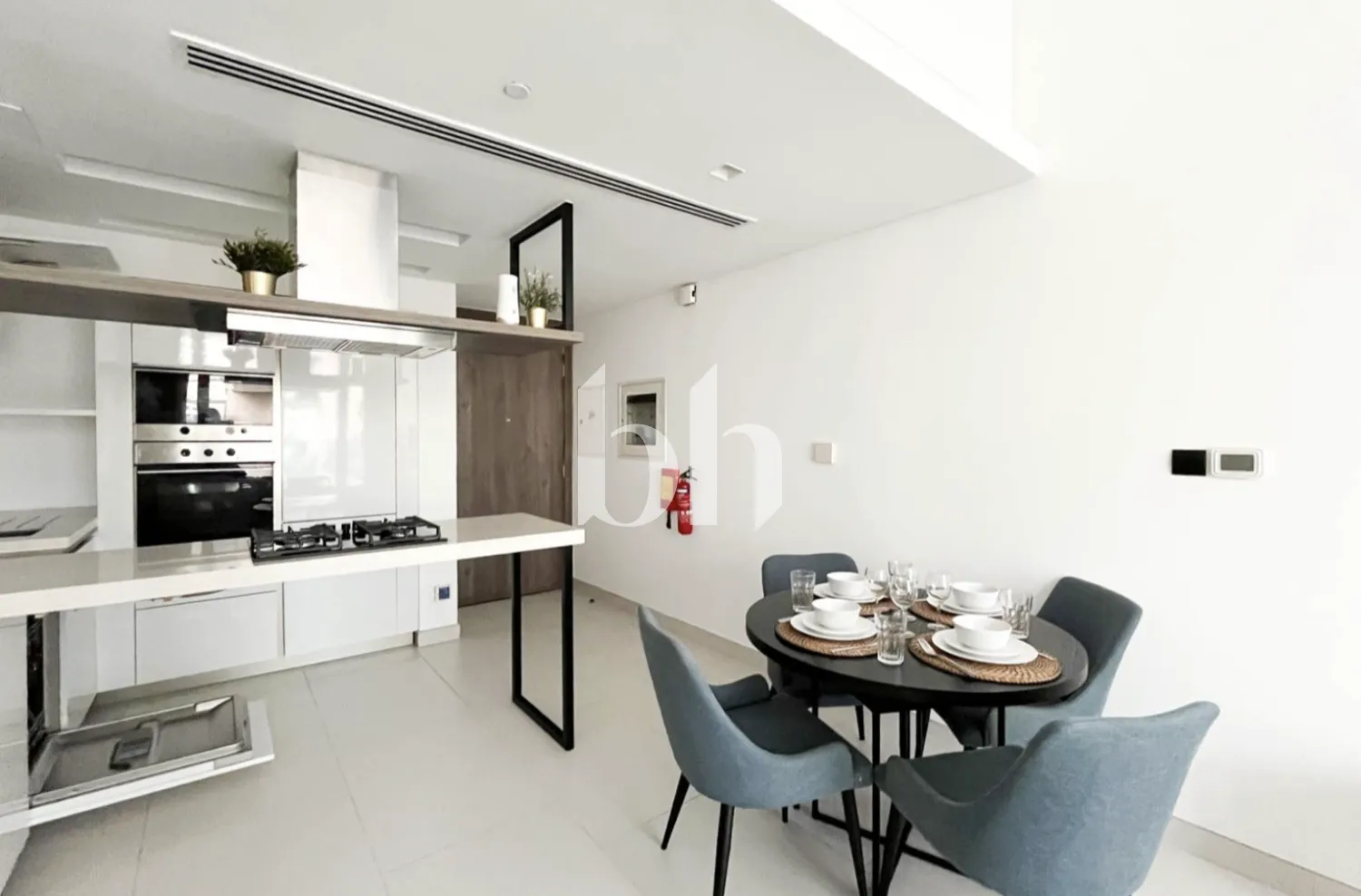 Modern Palm Escape | Modern | Elegant design