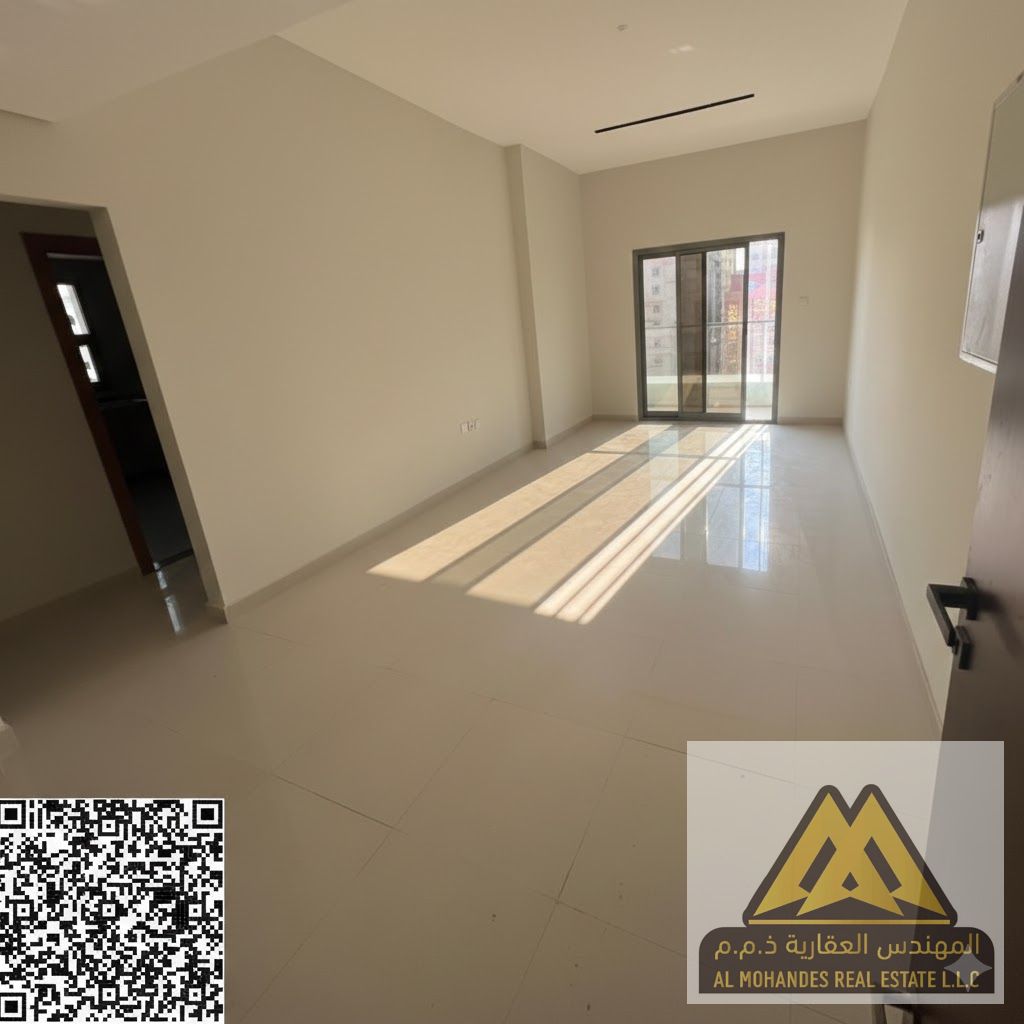 3-bedroom apartment with balcony, prime location, luxury finishing, and central air conditioning.