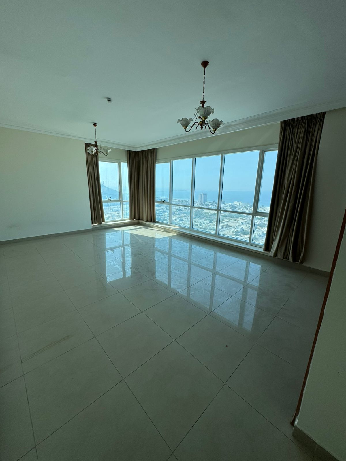 5 Special Offer | 3 rooms and a living room with air conditioning and maintenance included by the owner