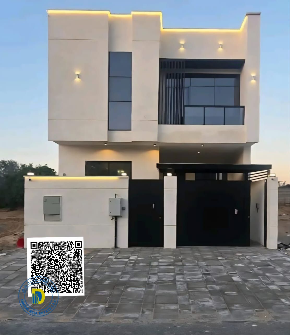 Luxury villa for sale in Al-Haliyo 2 area. 4 bedrooms, living room, majlis, roof terrace. Includes electricity, air conditioning, water, and registrat