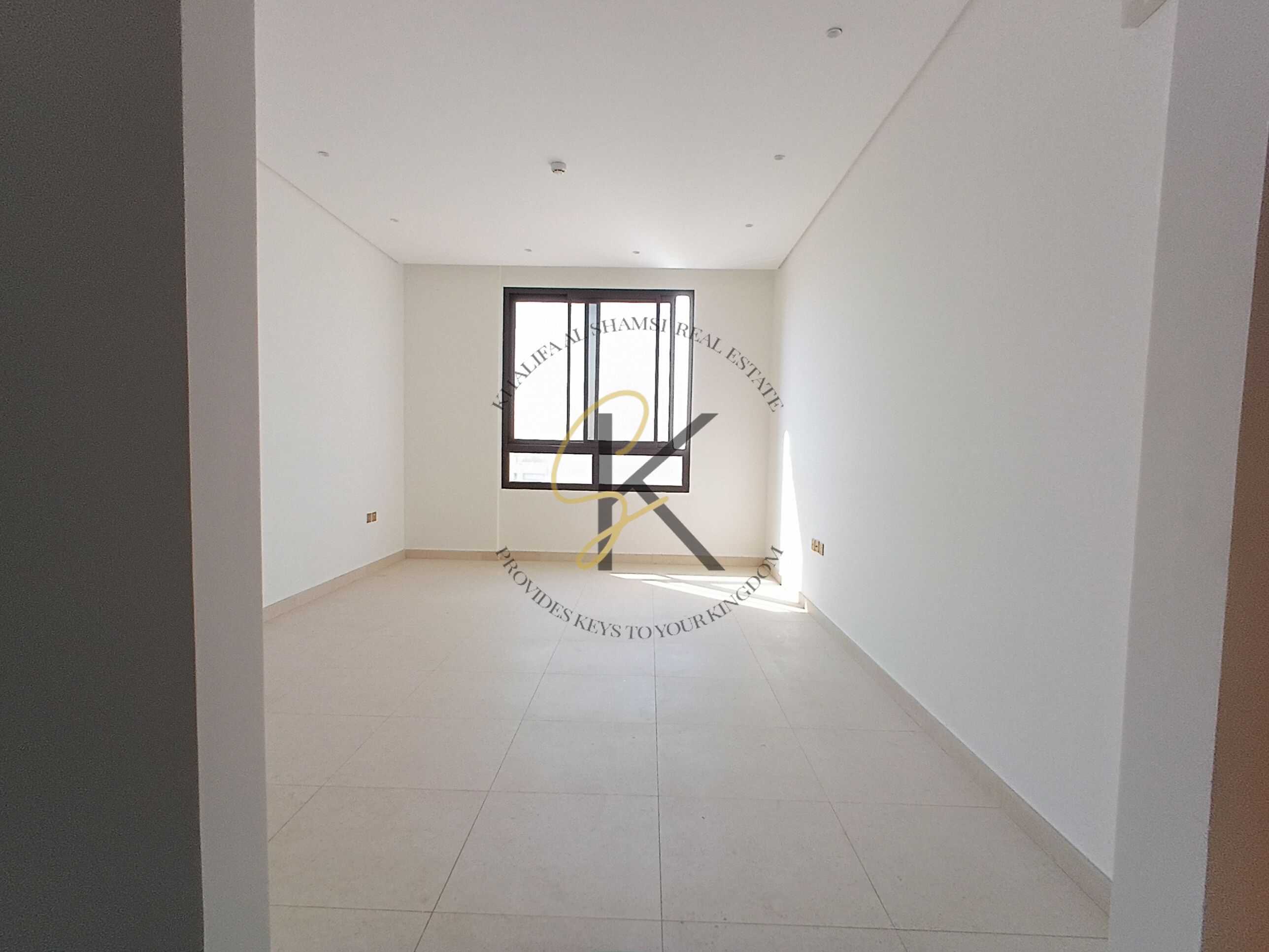 READY to MOVE LAVISH ROOM BIG HAL FULL of family building for contact Babar