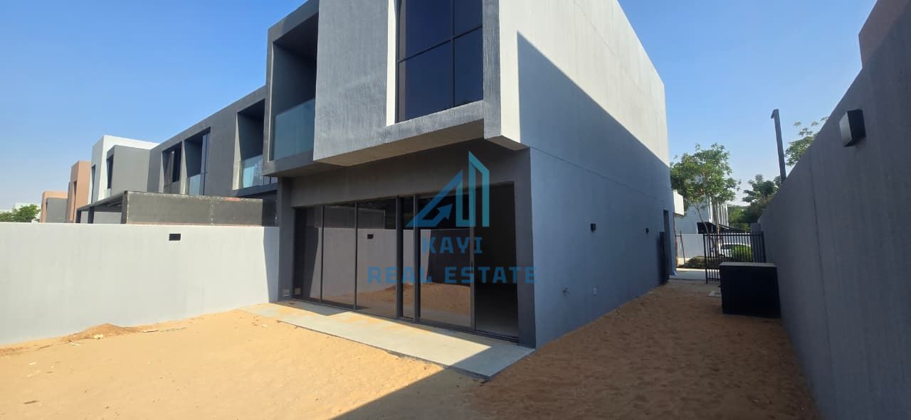 Stunning 3-Bedroom Townhouse for Sale in Kaya, Masaar
