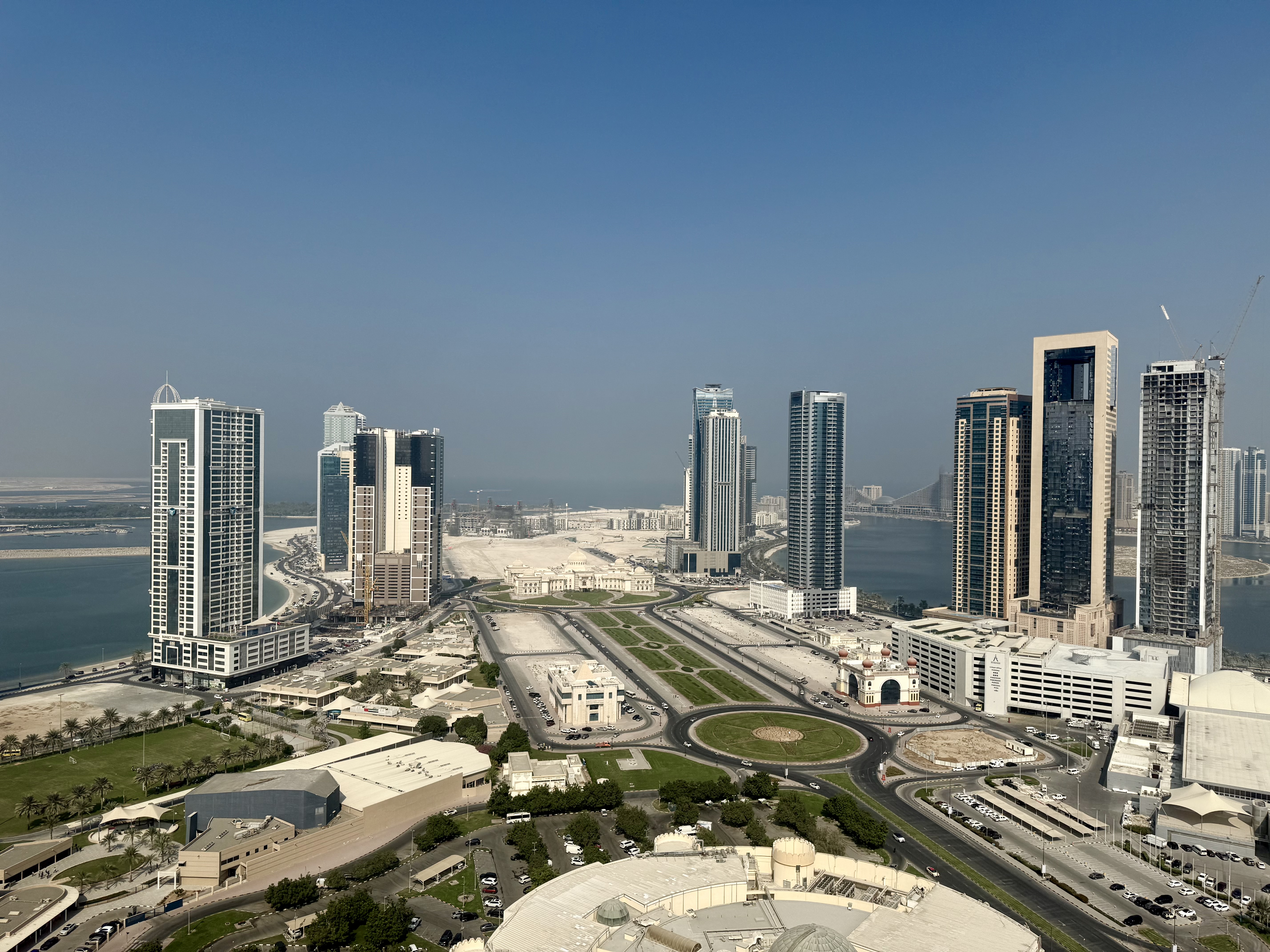 Fully sea view. Gym pool. Kids play area. Close to Dubai.