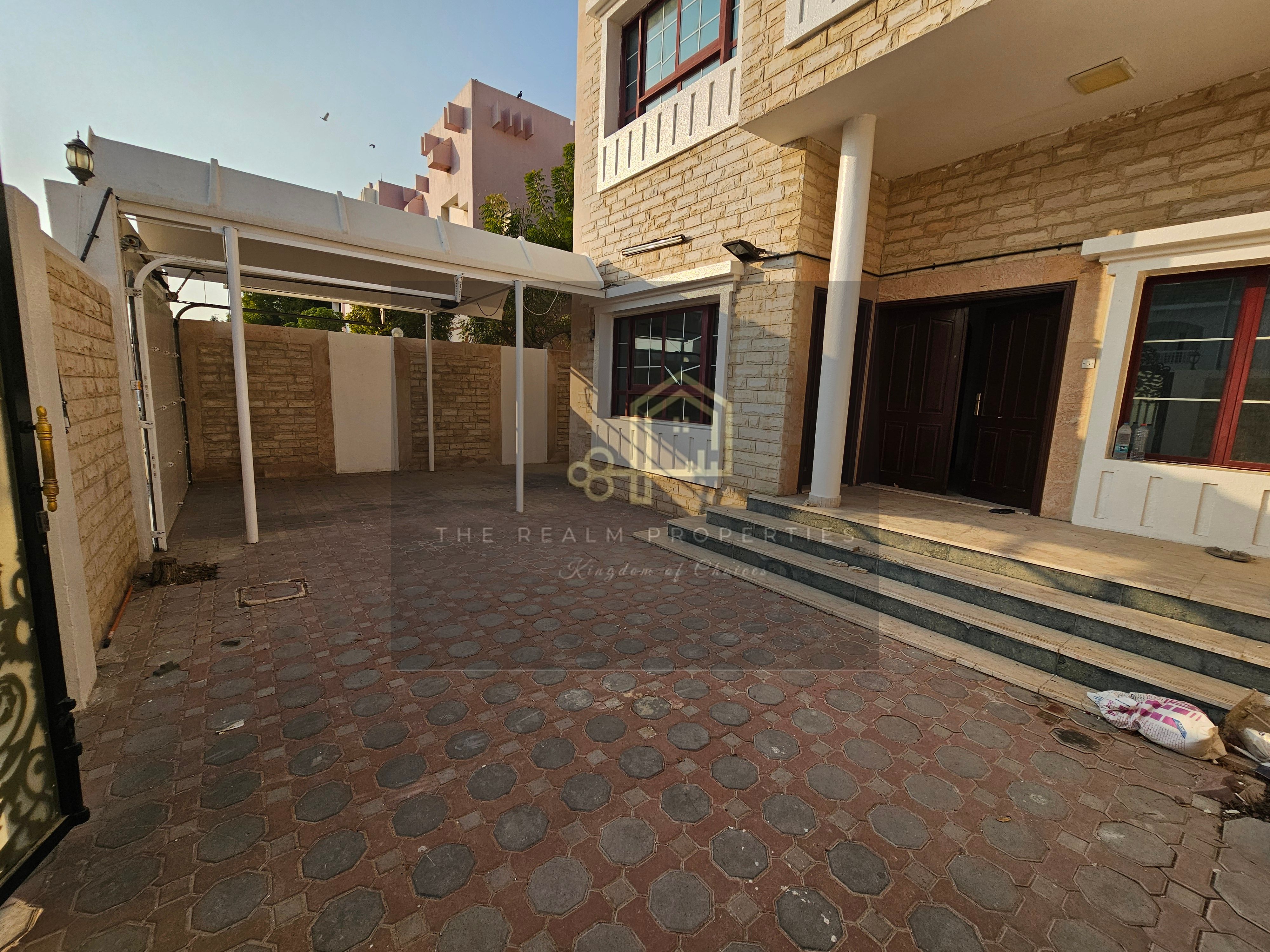 MASSIVE CORNER 5BR WITH PVT ENTRANCE