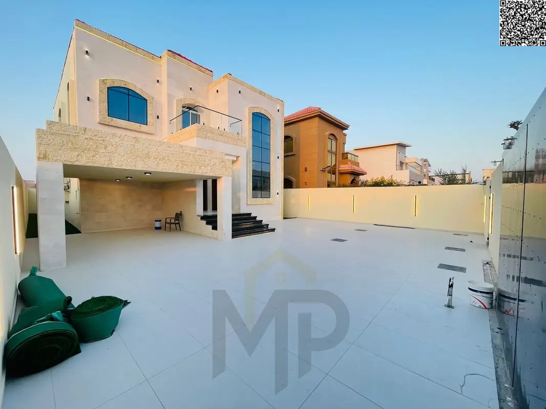 Luxury modern villa, fully furnished with air conditioning, water, and electricity - freehold ownership for all nationalities