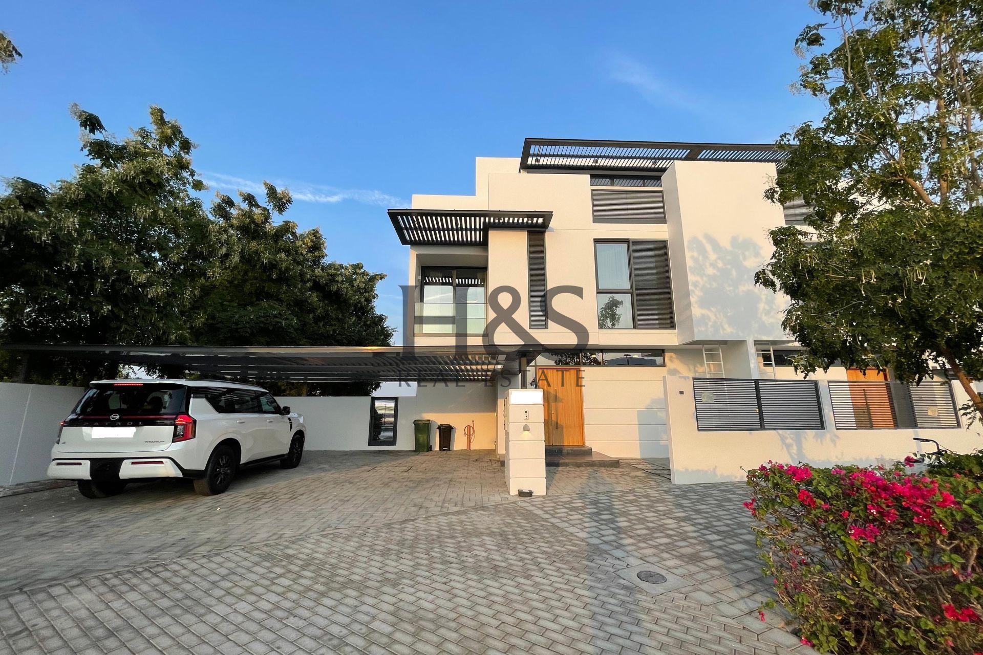 Ready To Move | 5BR Villa | Private Beach Access