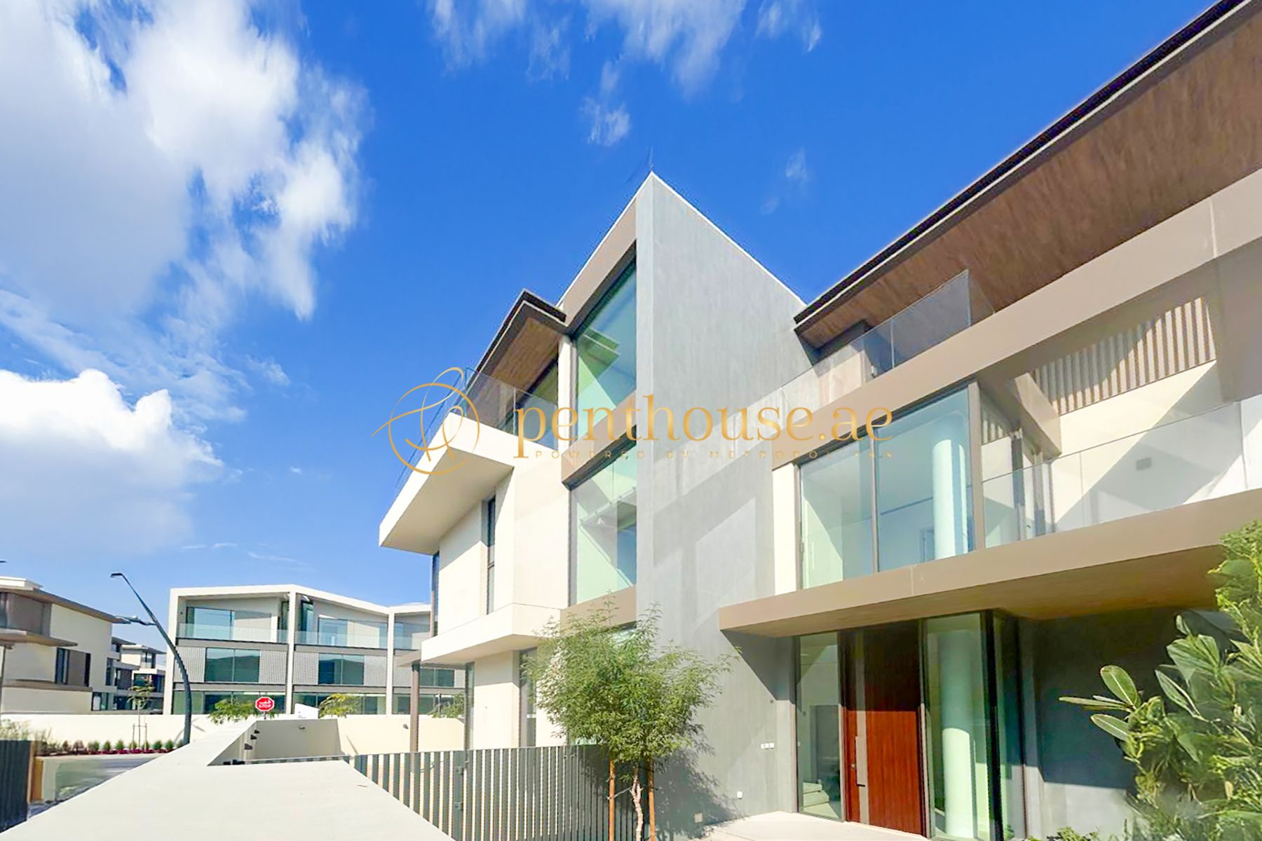 Ready | Corner End | Large Plot | Family Lounge