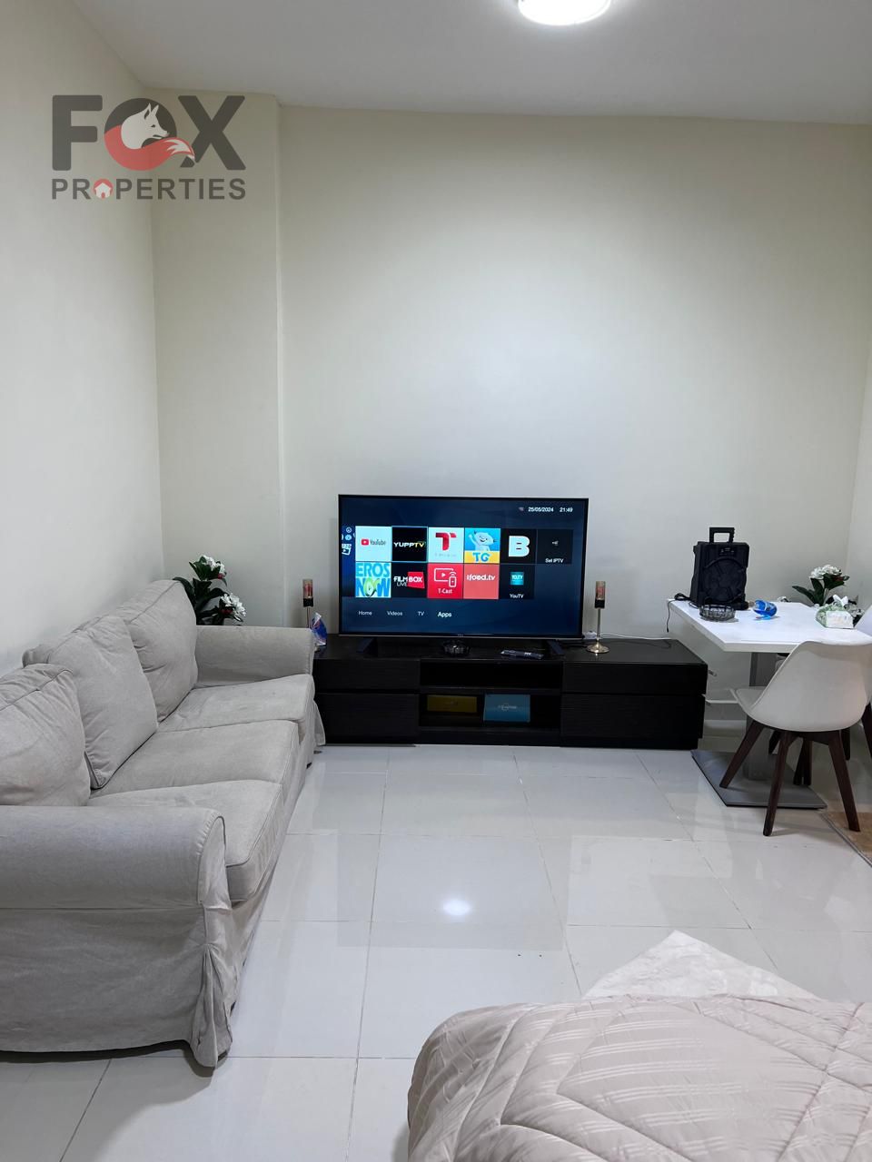 Studio apartment for monthly rent in Al Rashidiya, next to Falcon Towers, with a separate kitchen. Prime location close to services and at a reasonabl