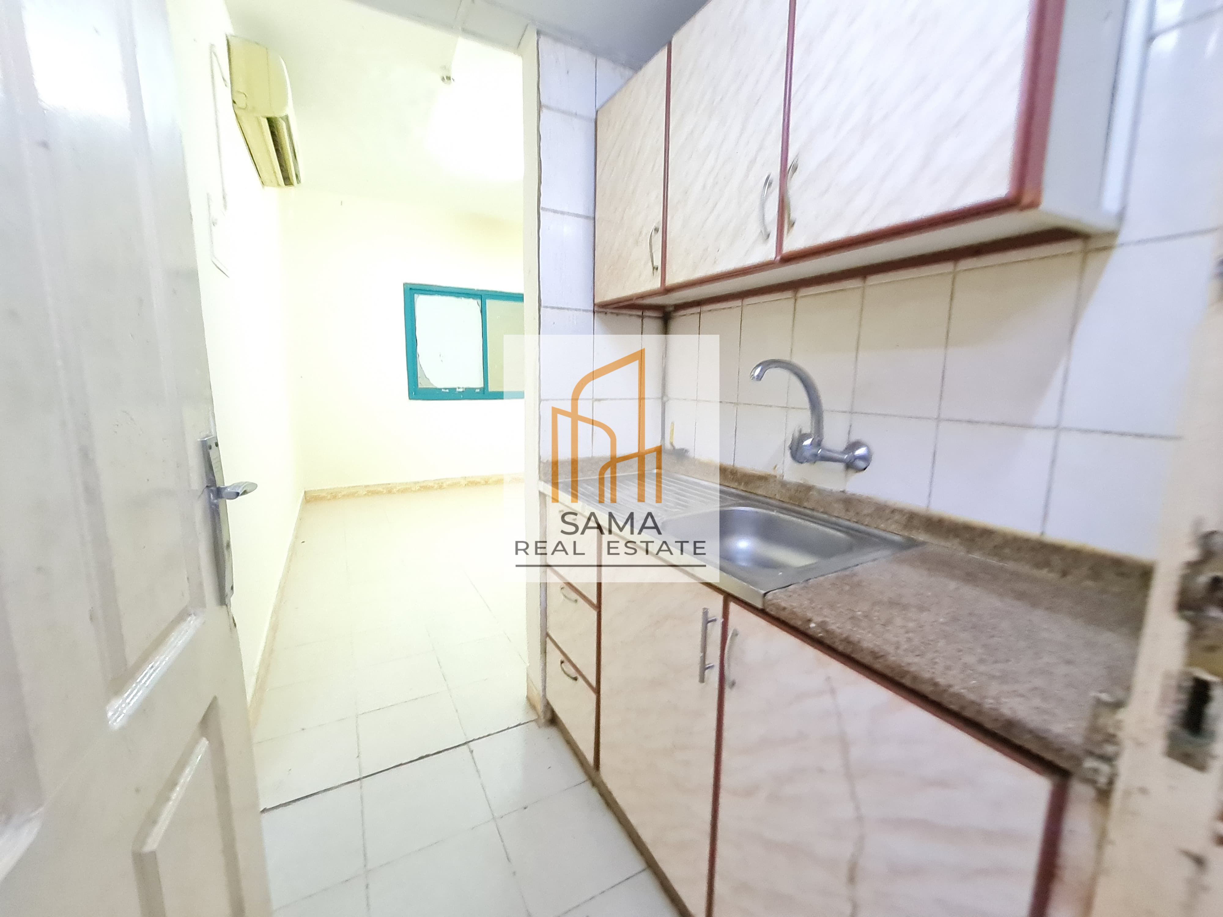 Bachelor studio flat available close kitchen split ac close to madina shopping center only 20k muwaileh