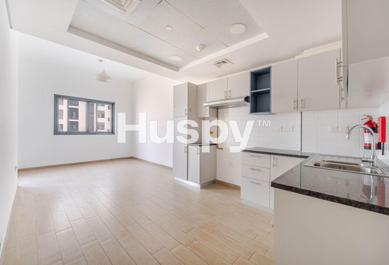 Vacant | Near Metro | Mid Floor