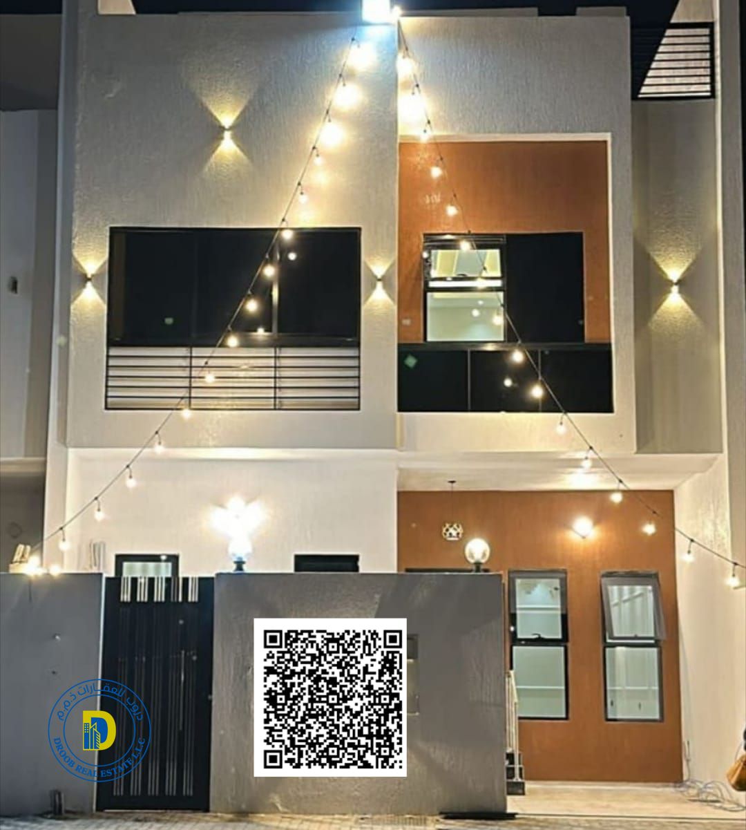 Villa for sale in Al-Haliyo, 4 bedrooms, living room, majlis, and roof. Price includes water, electricity, and air conditioning.