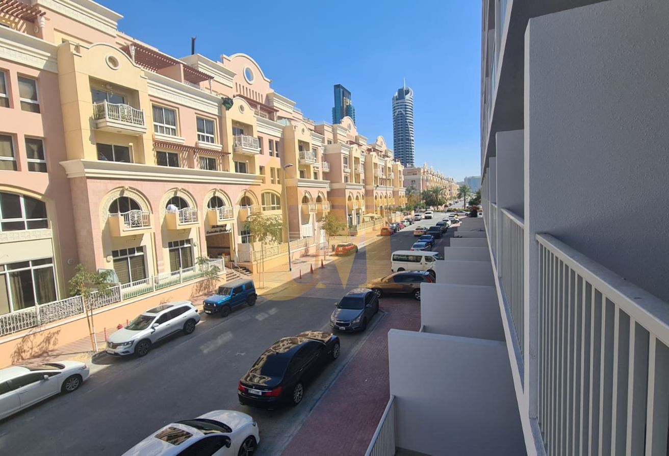 LUXURY LIVING | Available by OCT | PRIME LOCATION