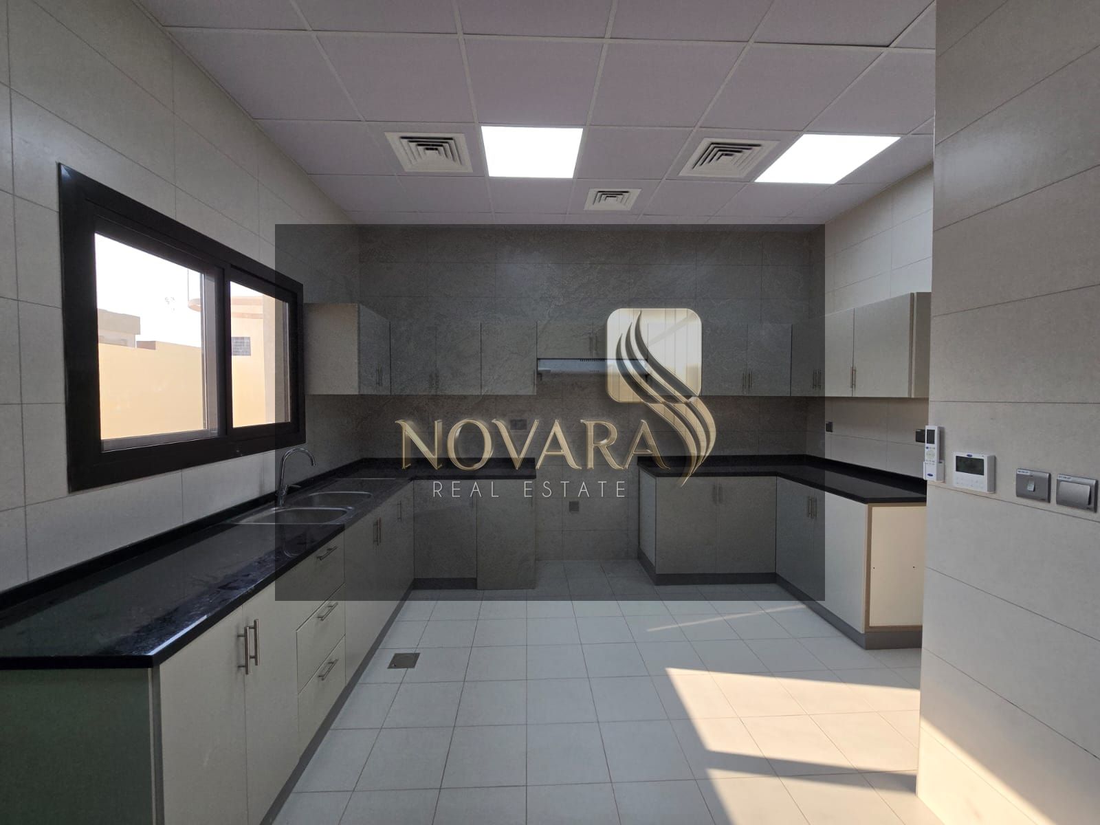 Villa for Rent in Al Rass Umm Al Quwain – 5 Bedrooms, Majlis, Hall, Maid Room, Covered Parking, 4300 sqft, AED 105,000