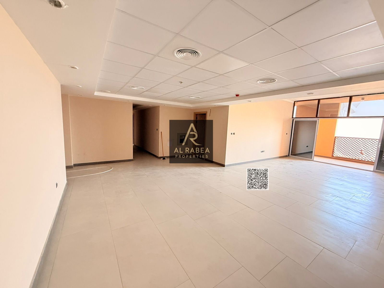 Two bedrooms and a living room, first occupancy, with a maid's room. Built-in wardrobes, four bathrooms, two living rooms.