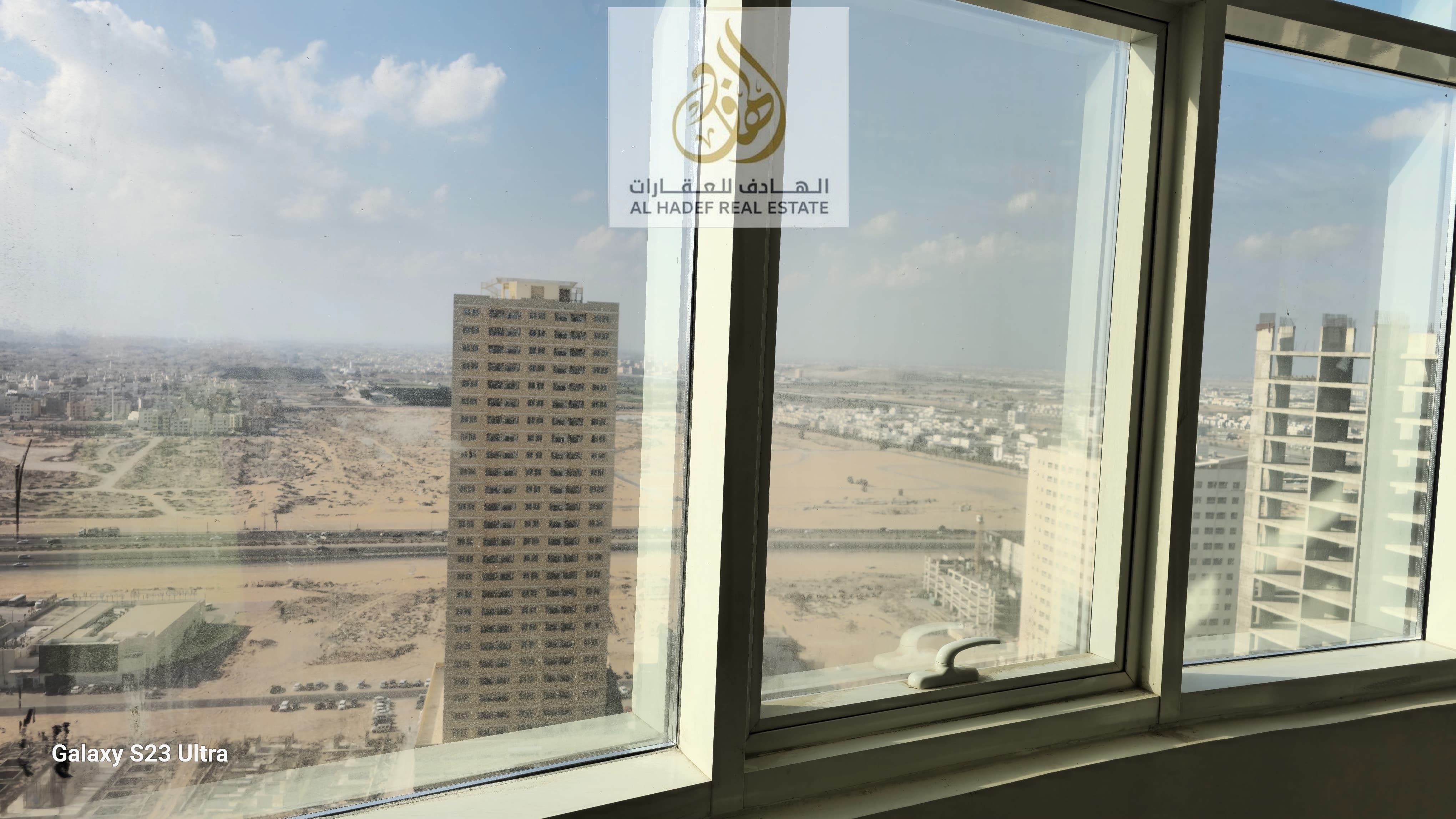 Two bedrooms and a living room with two bathrooms, first occupancy, at a very excellent price. Prime location with an open view and private parking in