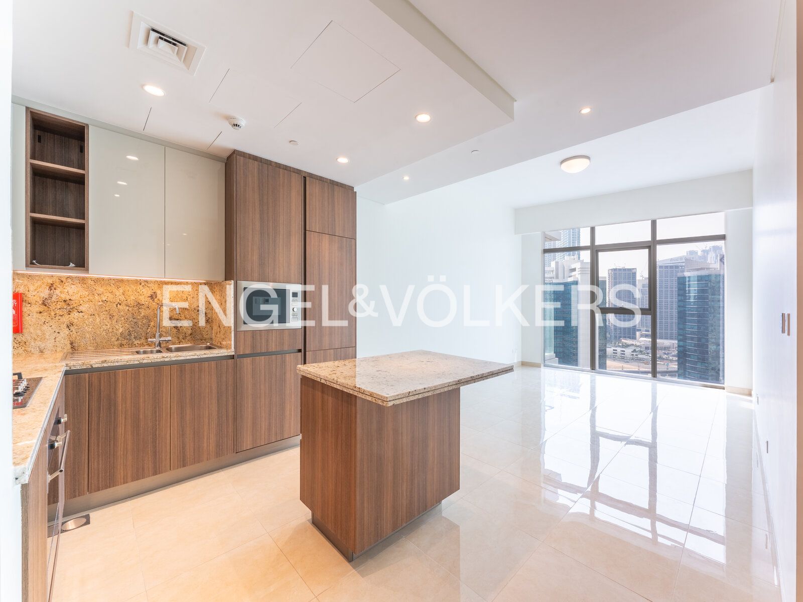Brand New | Vacant | Luxury Amenities
