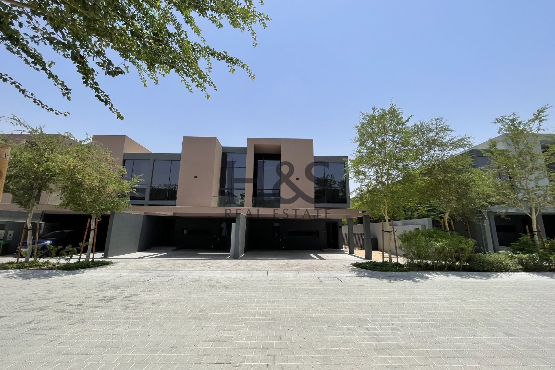 Stylish 3BR Corner Townhouse | Premium Finishing