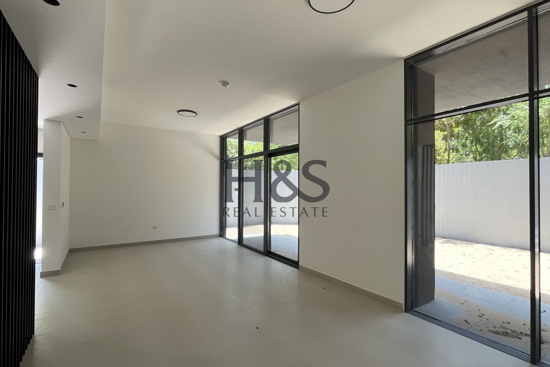 3BR Corner Townhouse | Contemporary Living | Stylish & Well-Planned