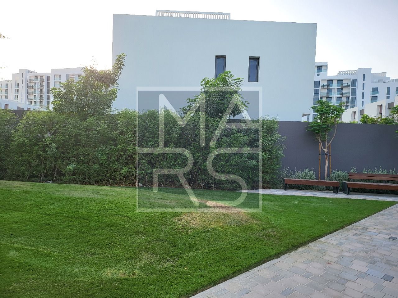 Luxury 3 BHK Townhouse | Corner Unit | Premium Community | High ROI