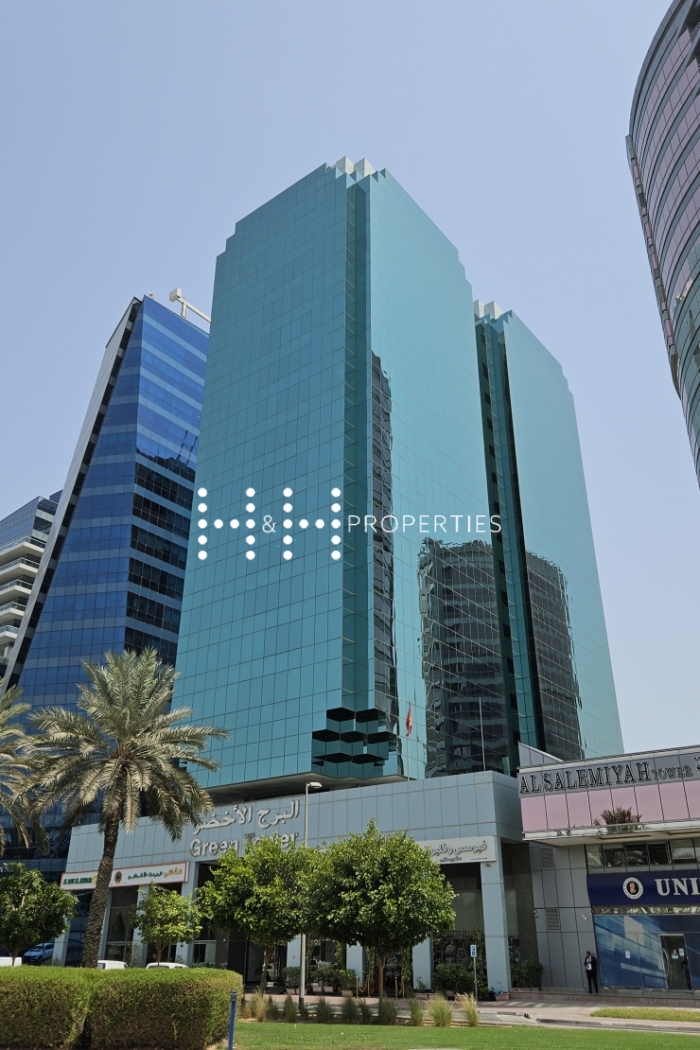 Large Office Space in Green Tower