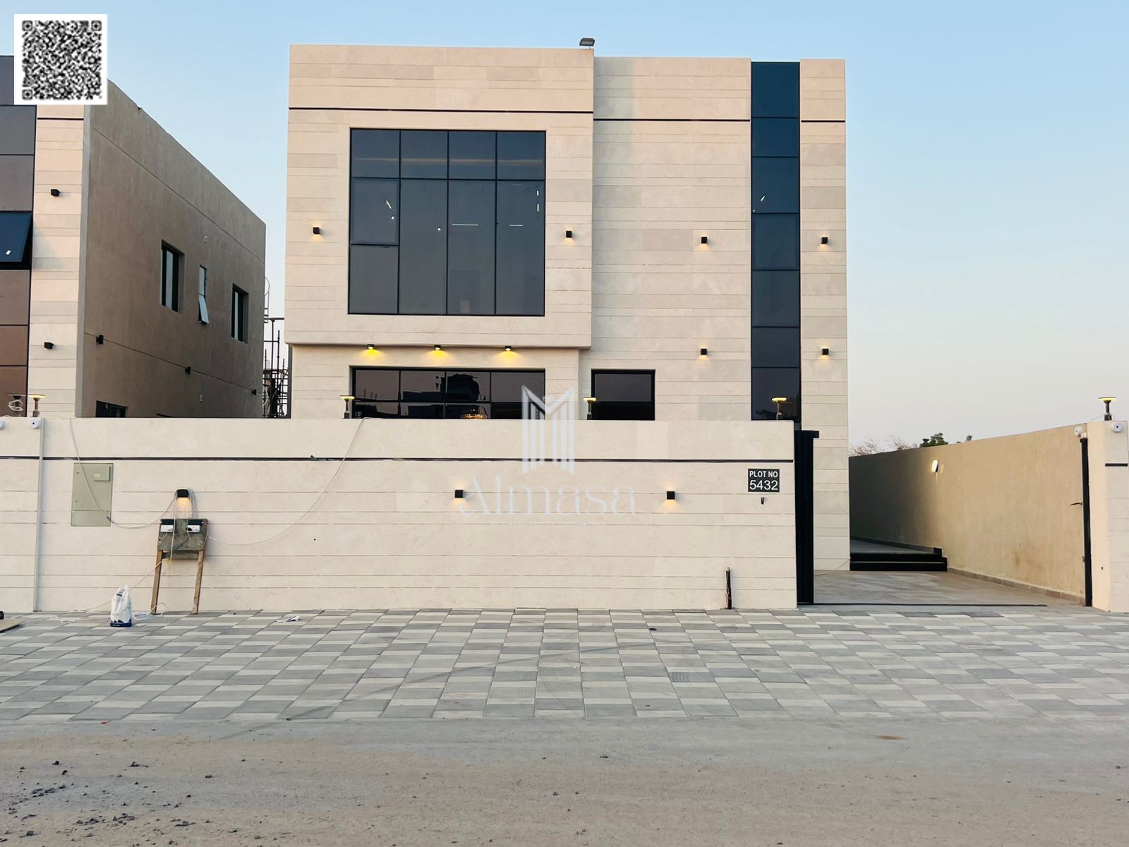 Own a villa with a European design and very high-end finishing, including a swimming pool. It has a very prime location and is close to all services.