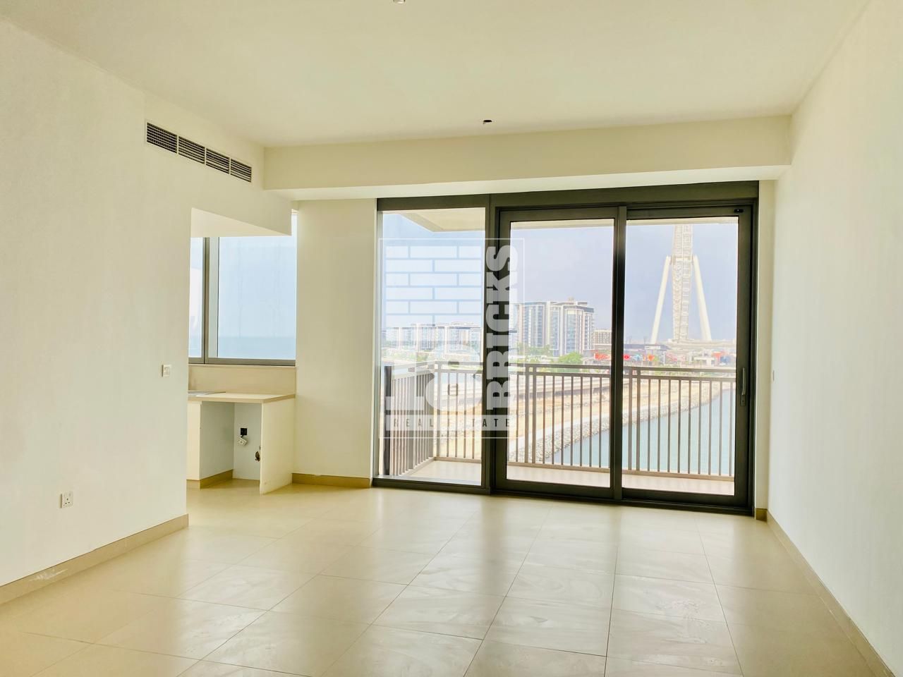 Beach view | Modern finish | Vacant