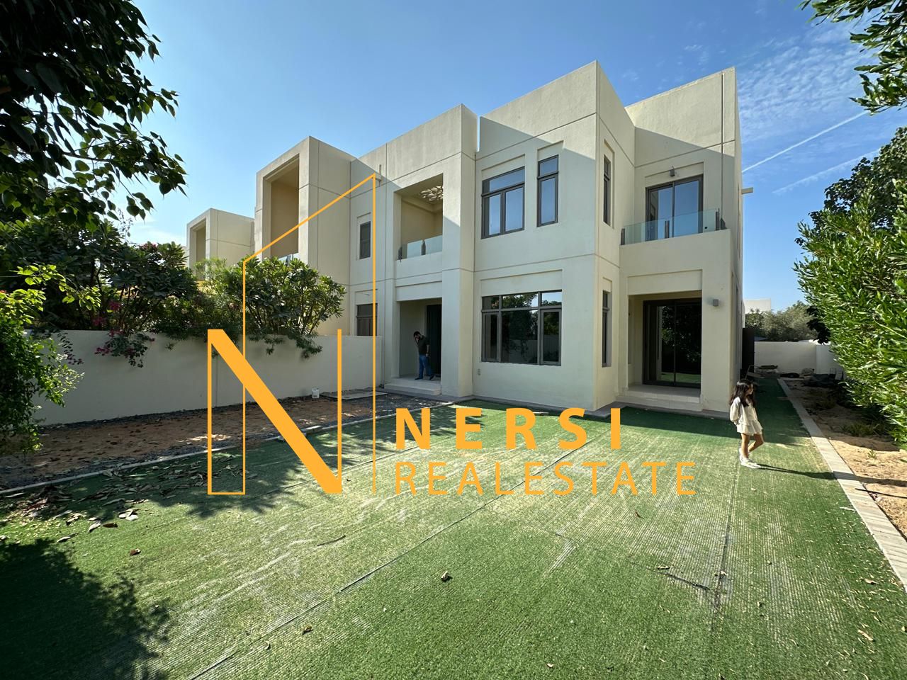 Villa for rent corner plot ; hot deal