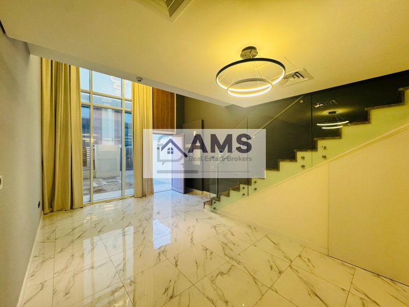 1 BR Townhouse I Modern Design I Well Maintained