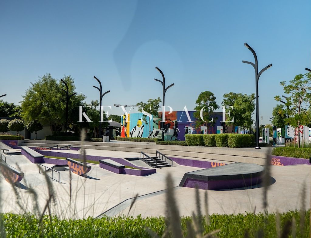 Prestigious Address | Close to Key Business & Commercial Districts | Resale