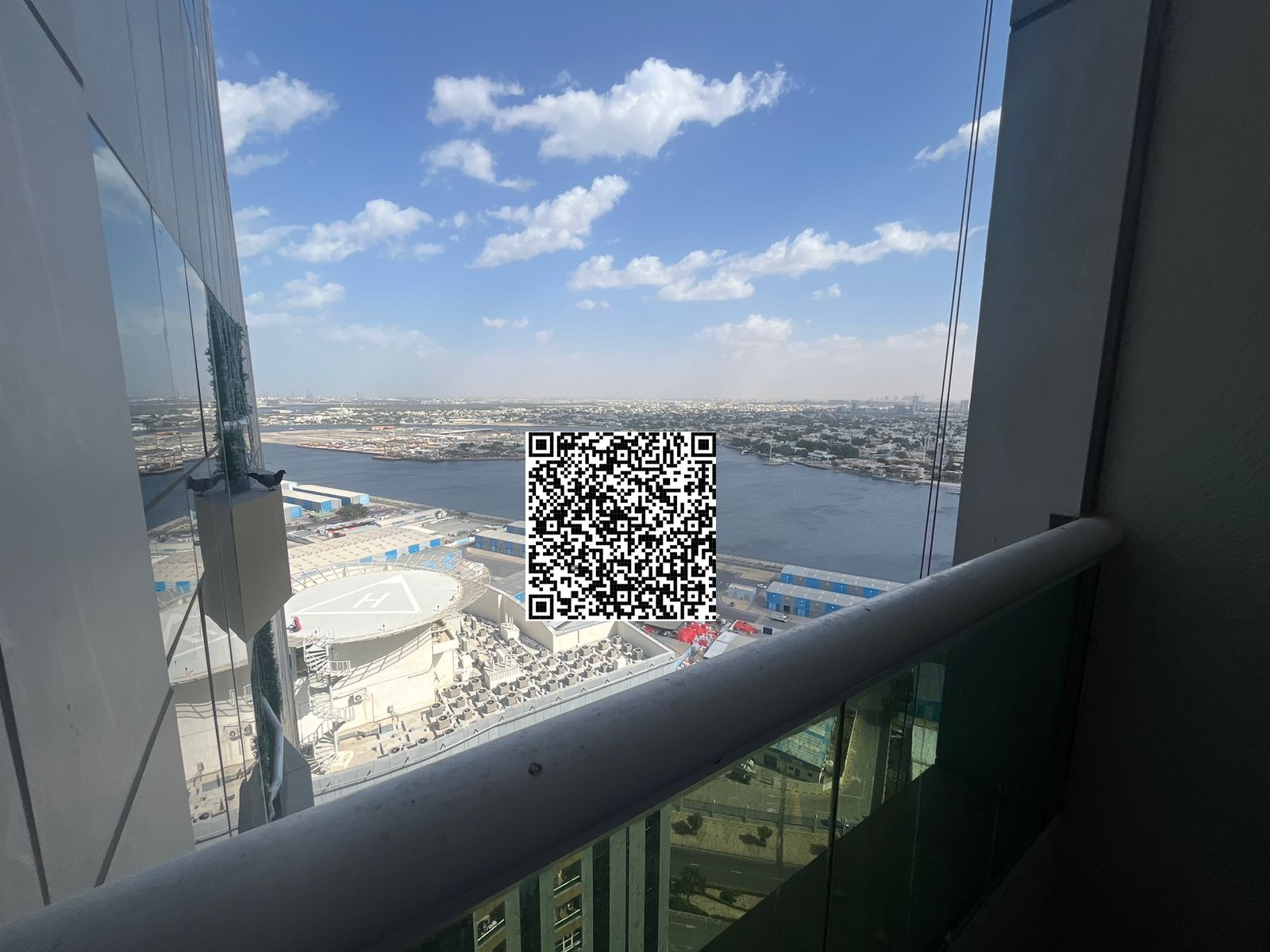 Location annuelle à Orient Towers : appartement une chambre et un salon avec vue sur la mer.