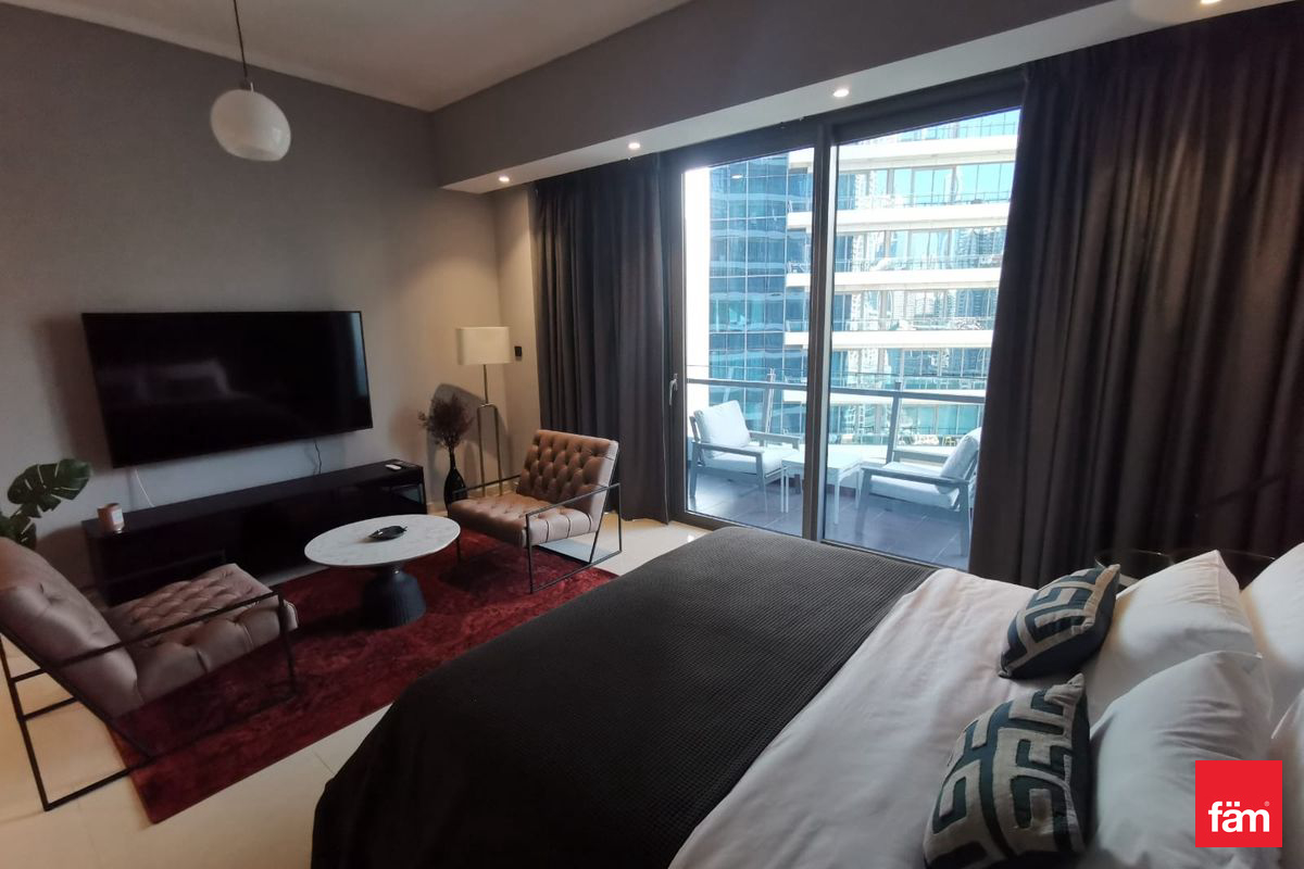 Modern | 12 Cheques | Studio | Marina View