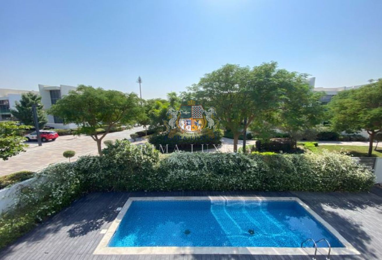 Vacant | 2 kitchens | Private Pool | Large Plot