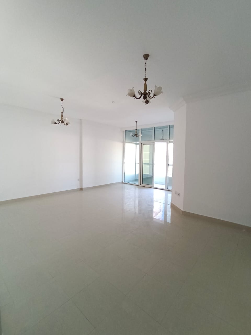 For annual rent in Sharjah, Al Taawun area: 3 bedrooms, a living room, 3 bathrooms, and a balcony directly overlooking Al Khan and Al Mamzar Lake. Pri
