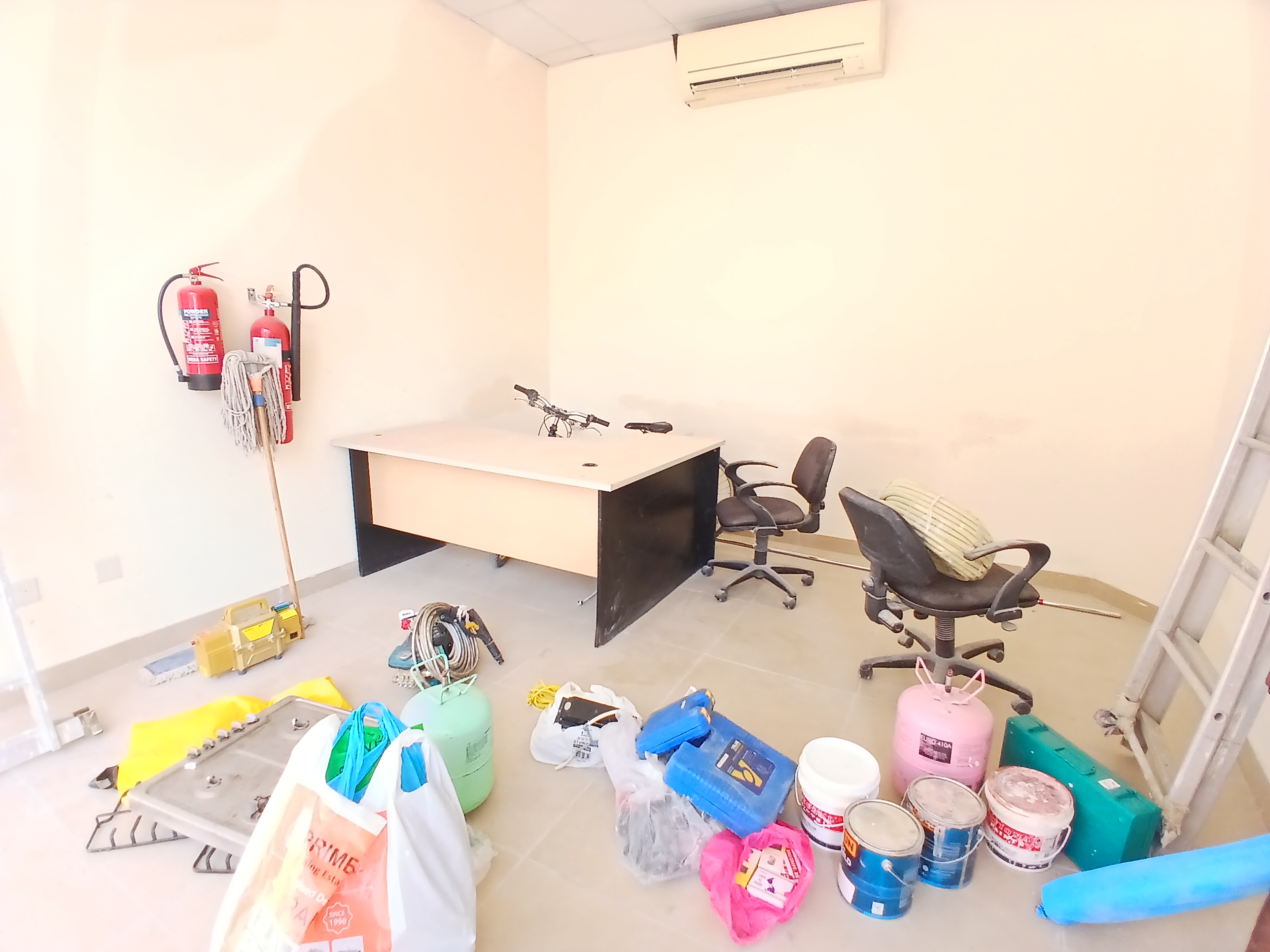 Lavish shop near galaxy city supermarket just rent 10k