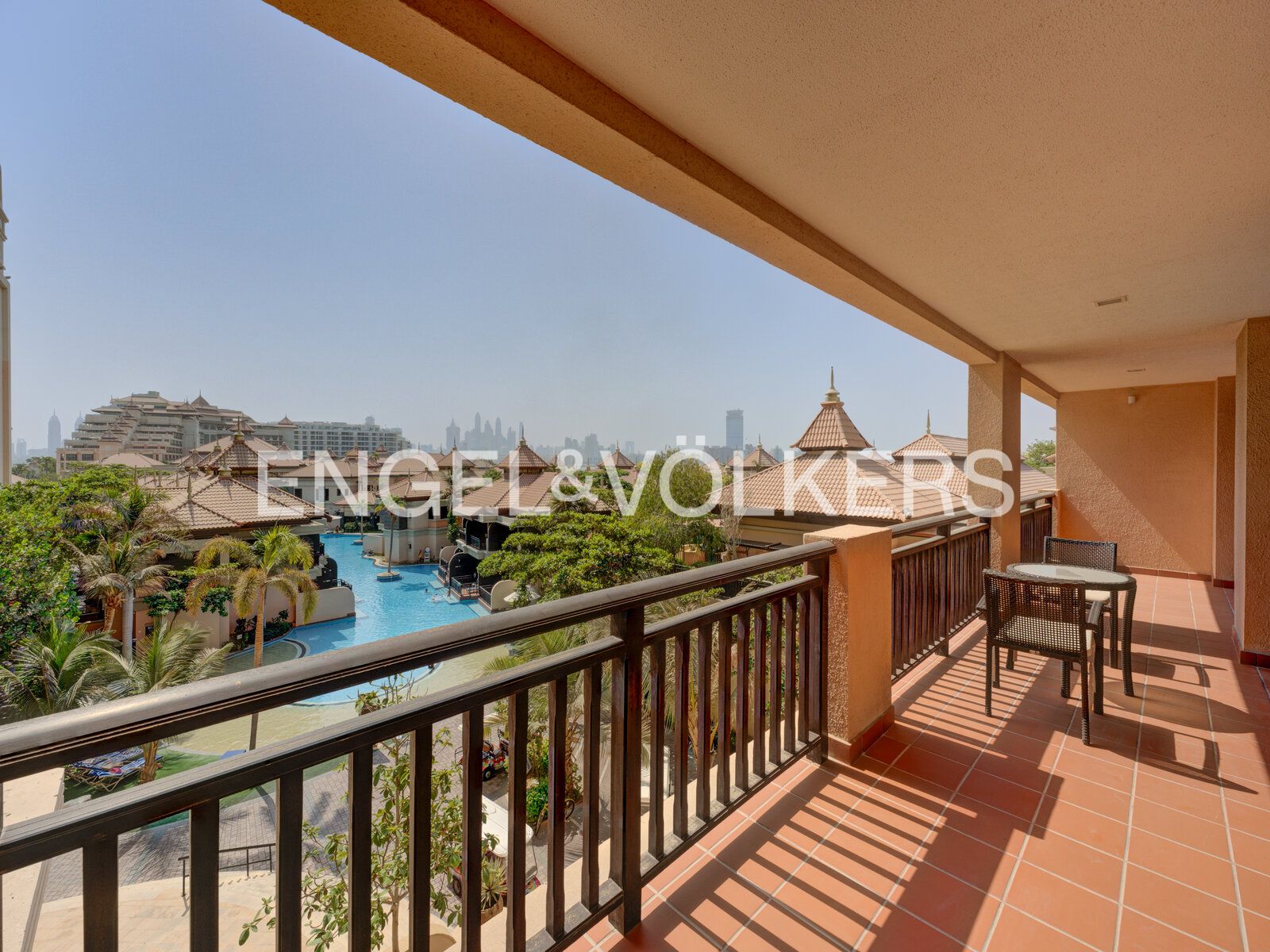 Lagoon and Skyline views | Beach Access
