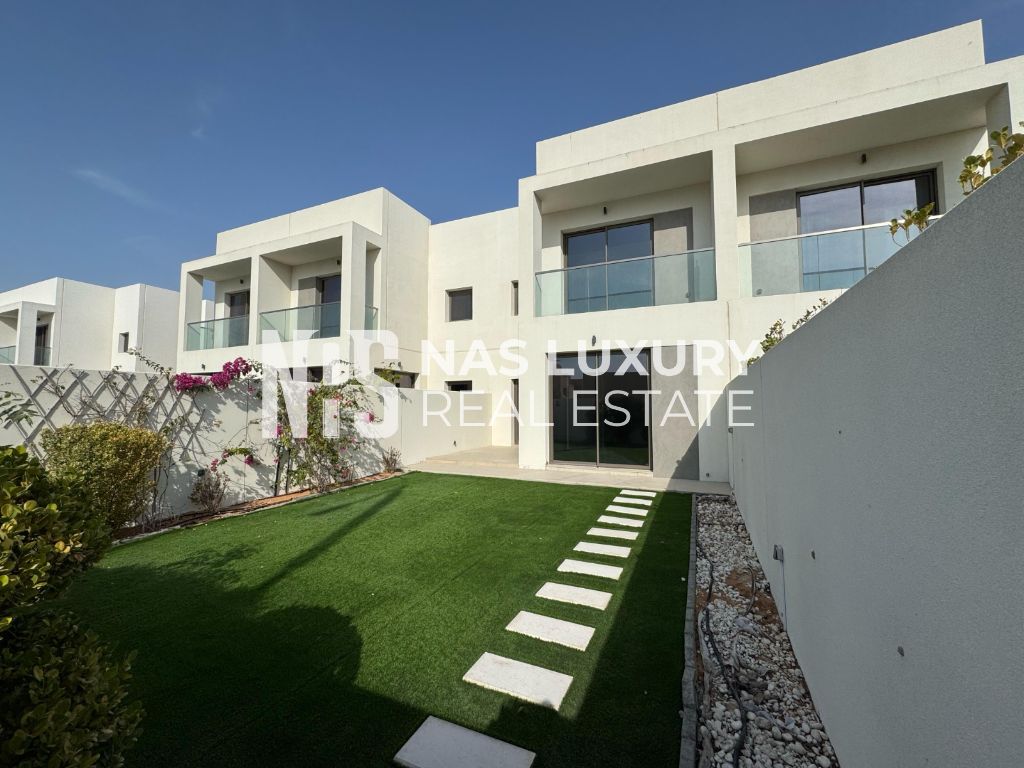 Single Row Townhouse | Premium Location | The Cedars